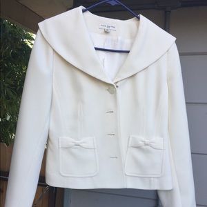 White skirt suit, size 4, excellent condition
